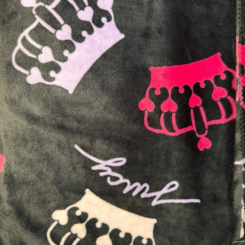 *NEW* Juicy Couture Crowns and Heart Black Throw Blanket - Picture 7 of 8